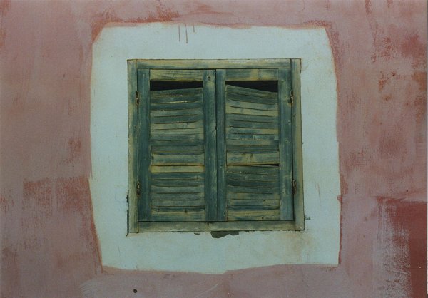 Fensterladen in der Medina von Fes